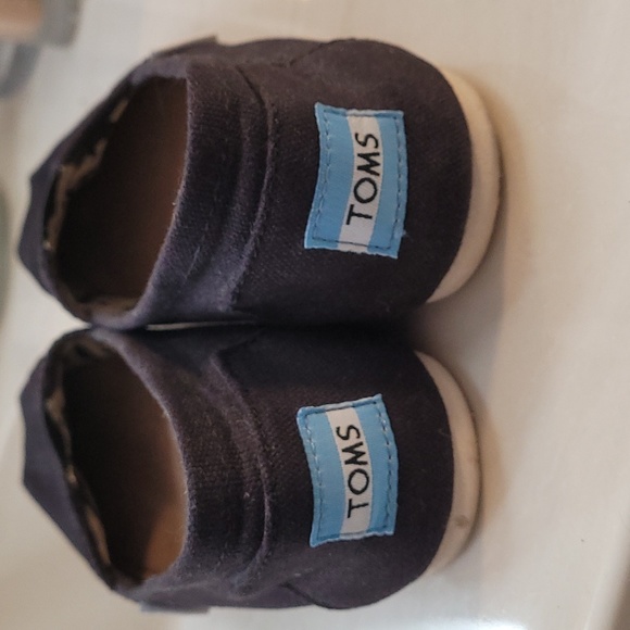 Toms shoes - size 6 - Picture 3 of 5